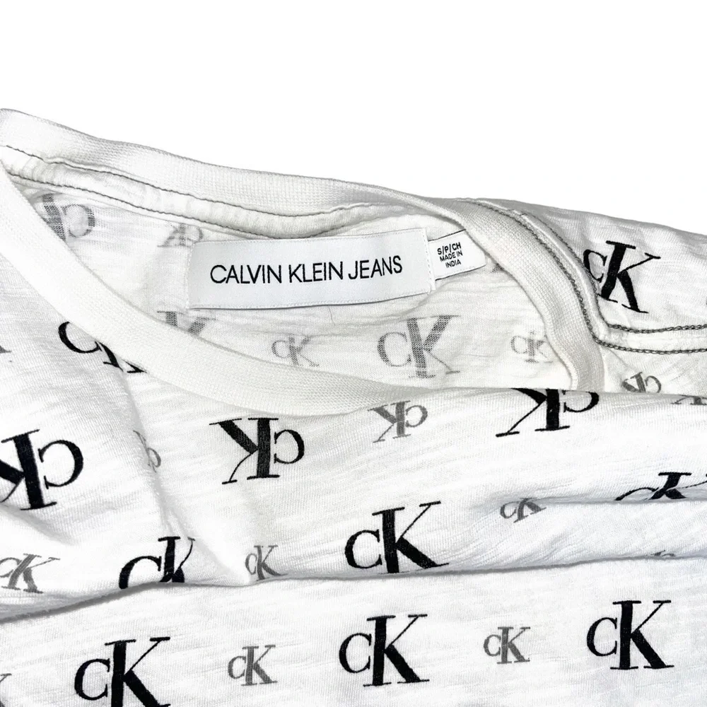 Calvin Klein allover logo tee - Picture 3 of 3